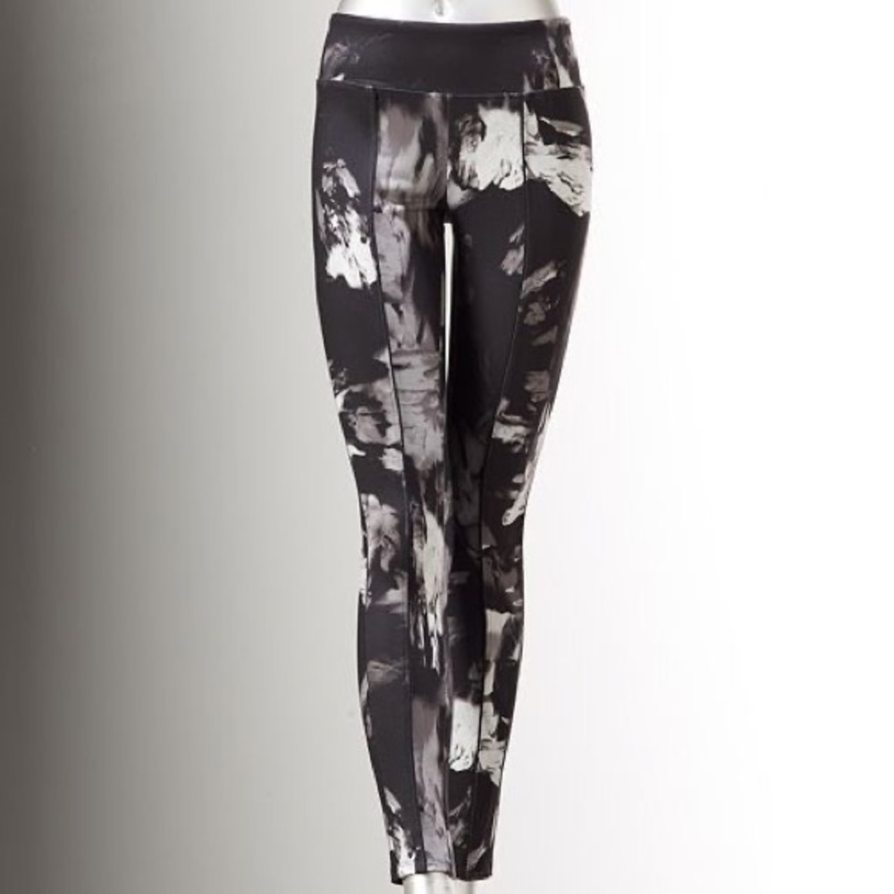 SOLD Vera Wang printed workout yoga legging